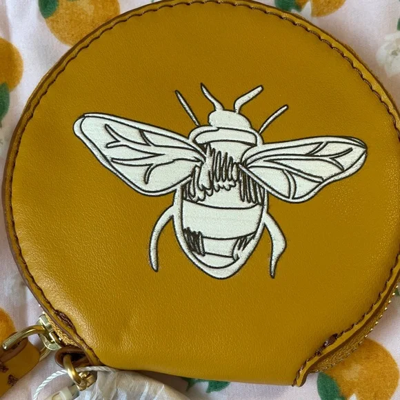 Vera Bradley Bee Design Yellow Coin Purse🐝🌻🐝 - Picture 7 of 12